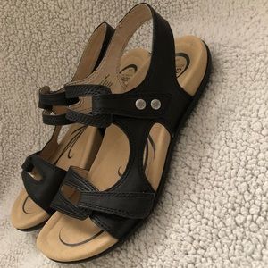 NWT✨ Abeo Crescent Sandals Size 6